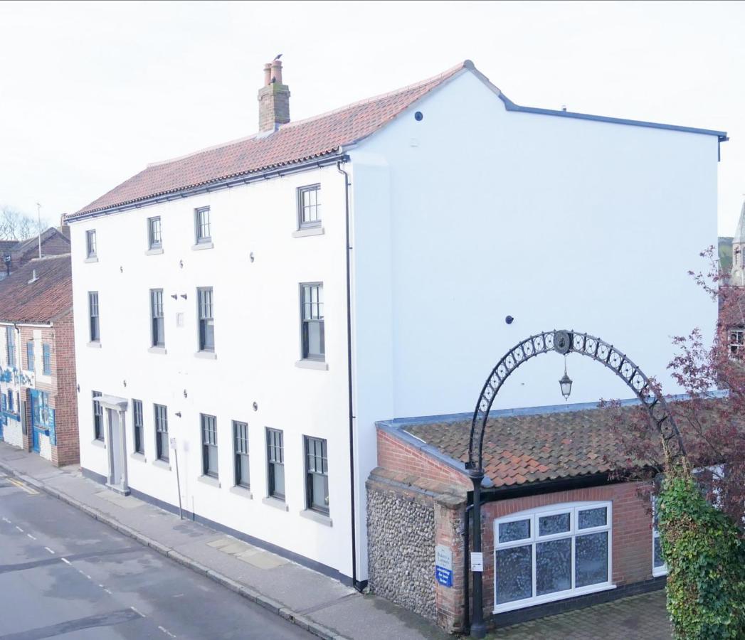 One Bedroom Luxury Ground Floor Apartment With Parking In Heart Holt Holt  Eksteriør billede