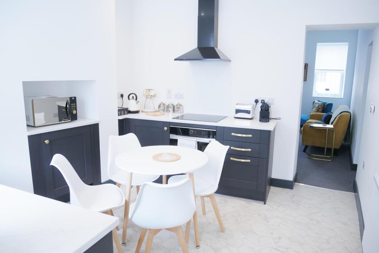 One Bedroom Luxury Ground Floor Apartment With Parking In Heart Holt Holt  Eksteriør billede