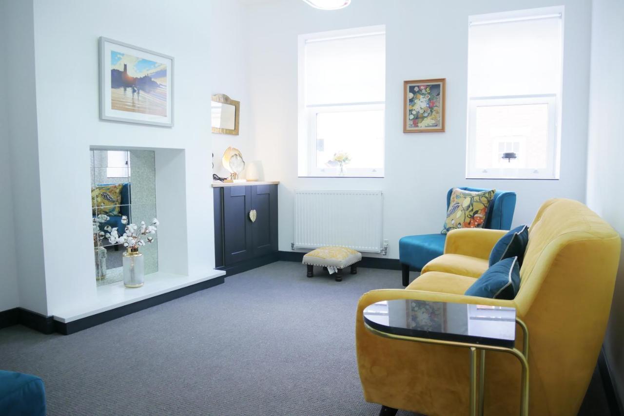 One Bedroom Luxury Ground Floor Apartment With Parking In Heart Holt Holt  Eksteriør billede