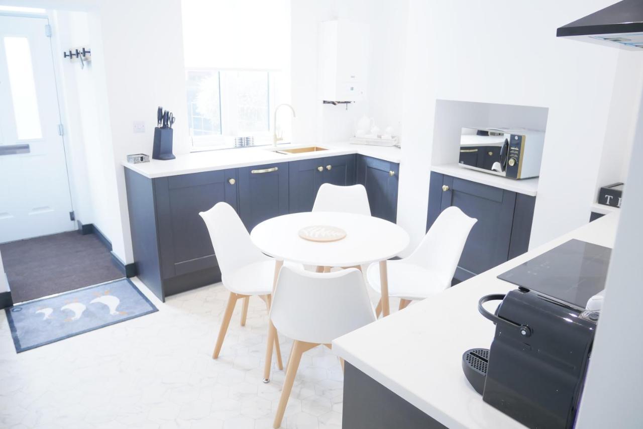One Bedroom Luxury Ground Floor Apartment With Parking In Heart Holt Holt  Eksteriør billede