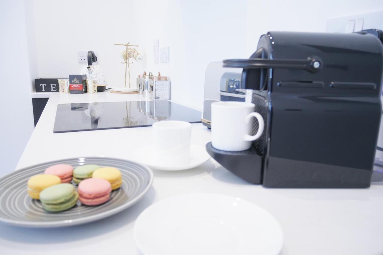 One Bedroom Luxury Ground Floor Apartment With Parking In Heart Holt Holt  Eksteriør billede
