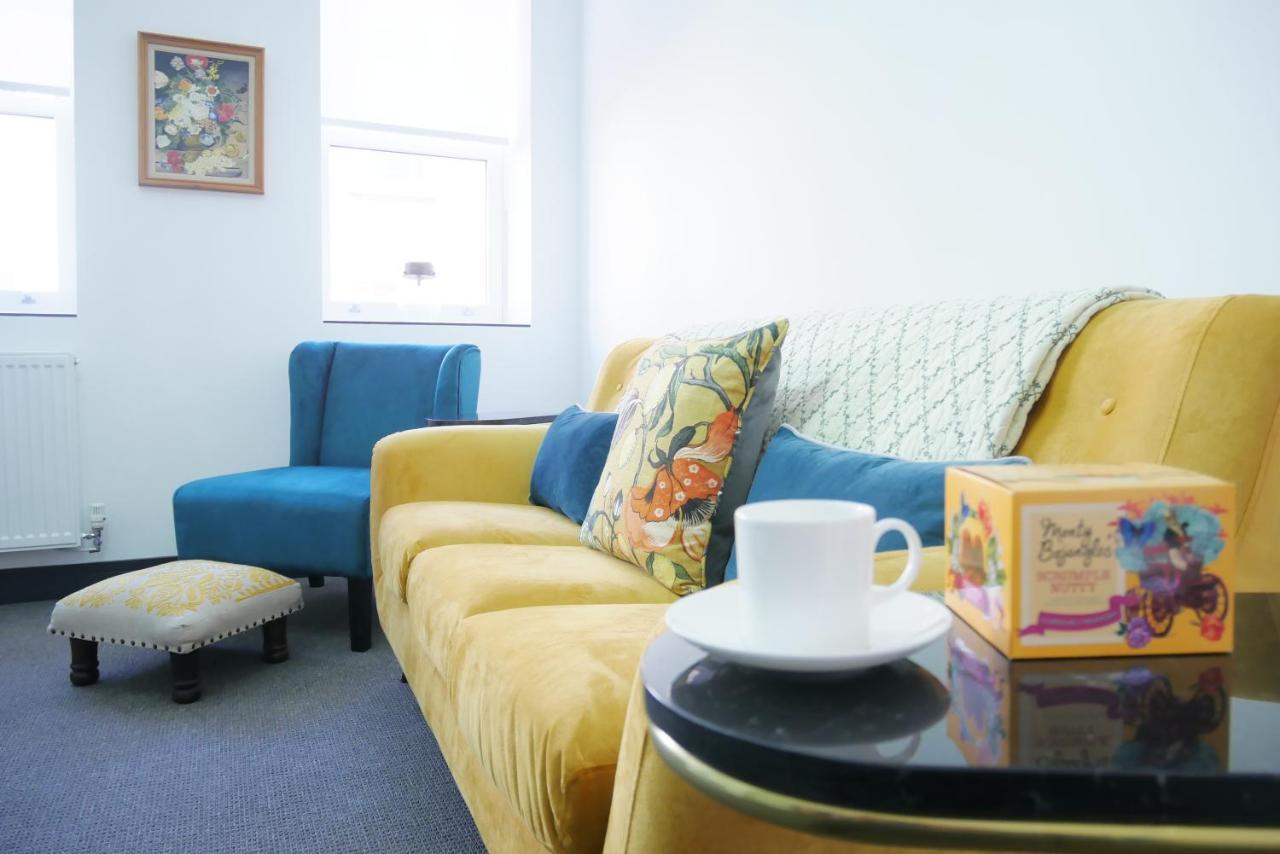 One Bedroom Luxury Ground Floor Apartment With Parking In Heart Holt Holt  Eksteriør billede