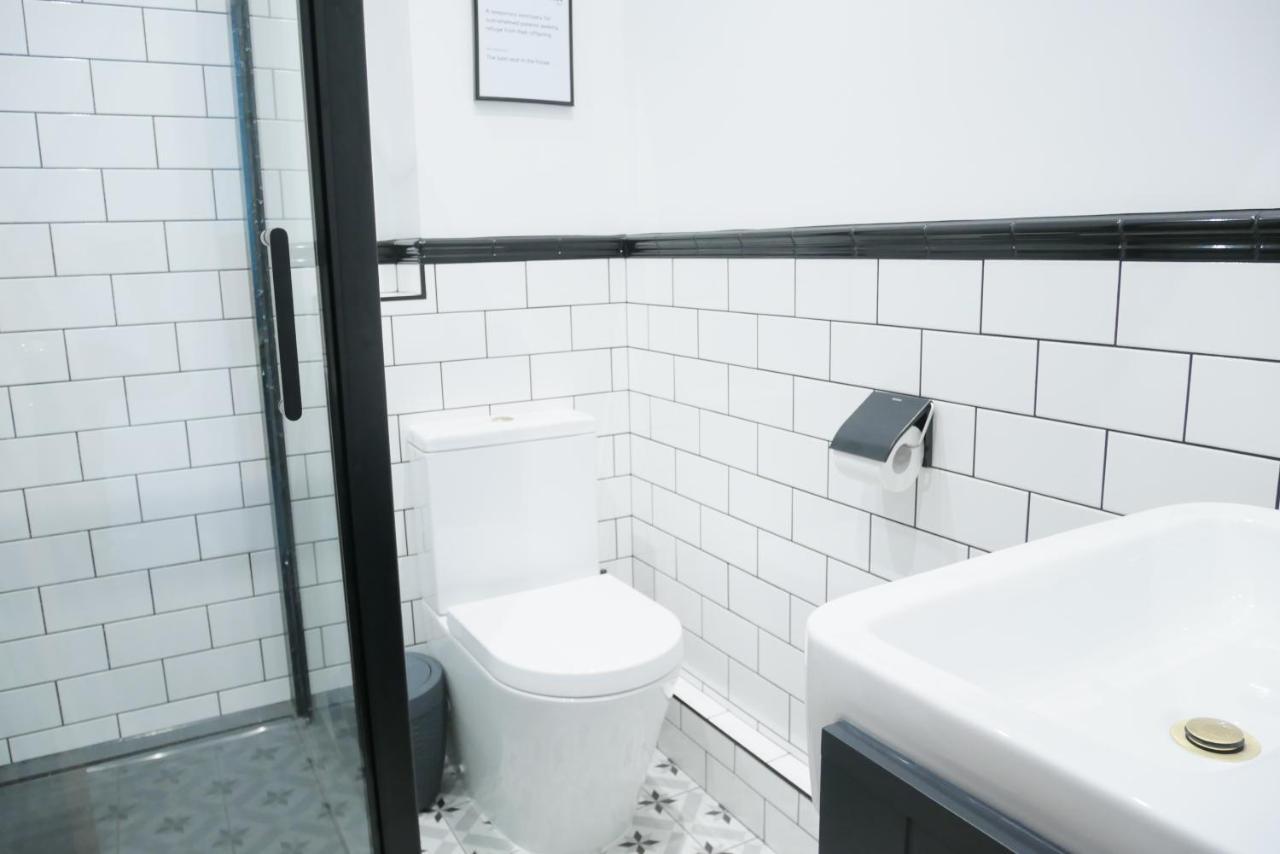 One Bedroom Luxury Ground Floor Apartment With Parking In Heart Holt Holt  Eksteriør billede